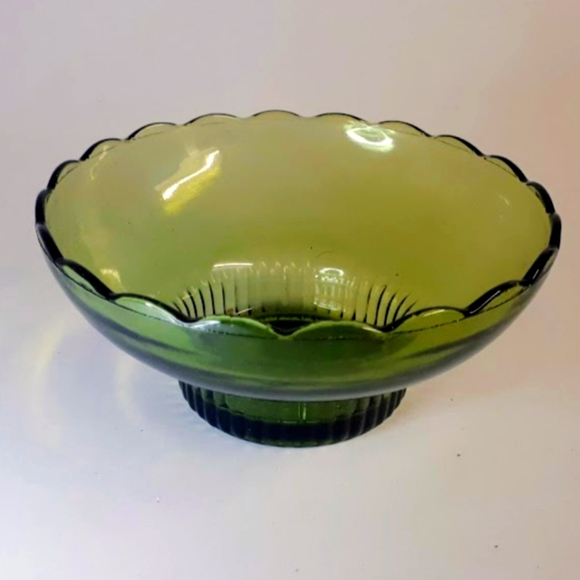 Vintage E.O. Brody green glass, scalloped bowl. Circa 1960s - Picture 1 of 3